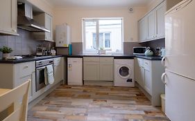Luxury Living, Stylish Modern Apartment In The Heart Of Ryde