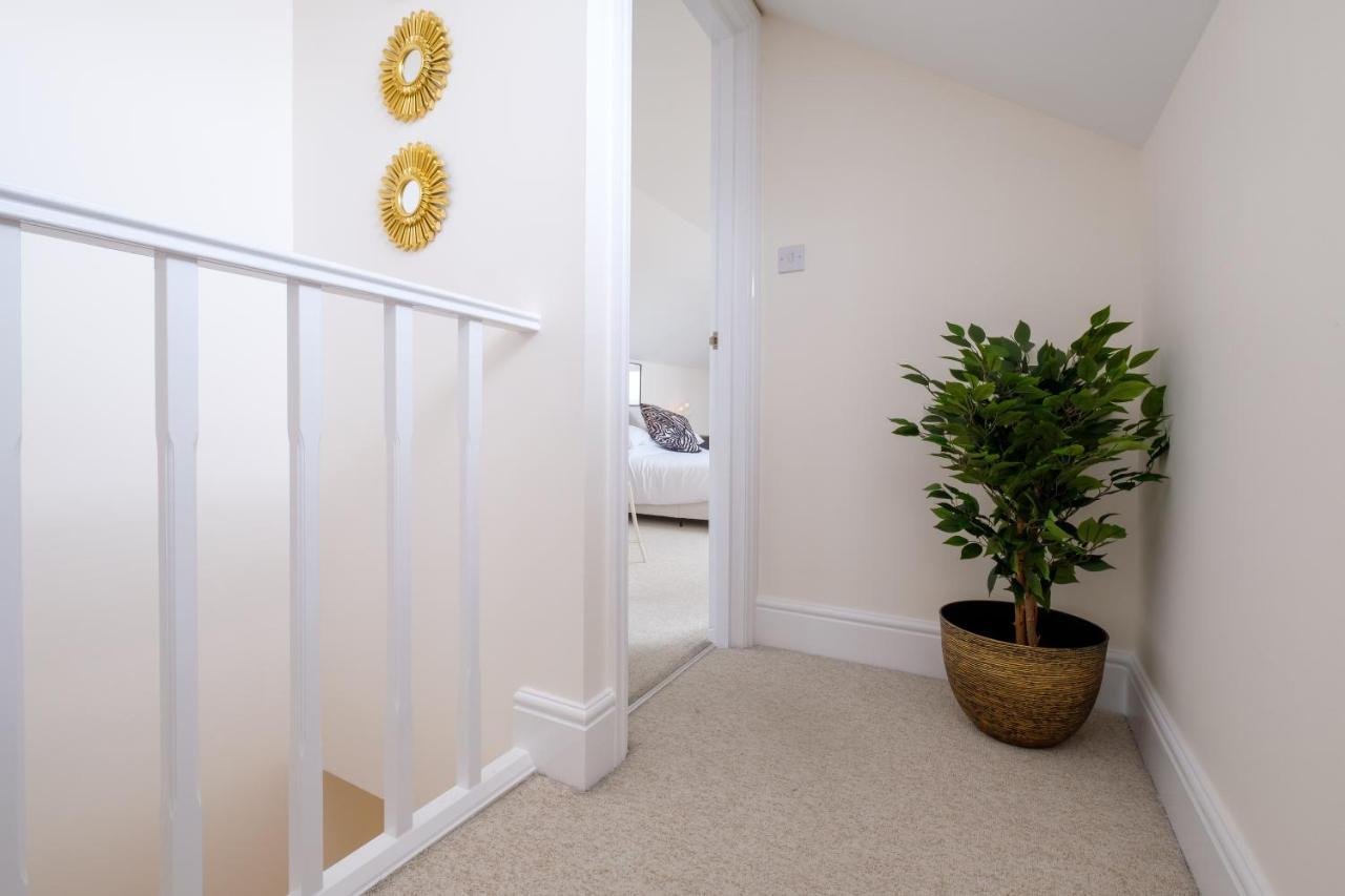 Luxury Living, Stylish Modern Apartment In The Heart Of Ryde Ryde  Exterior photo